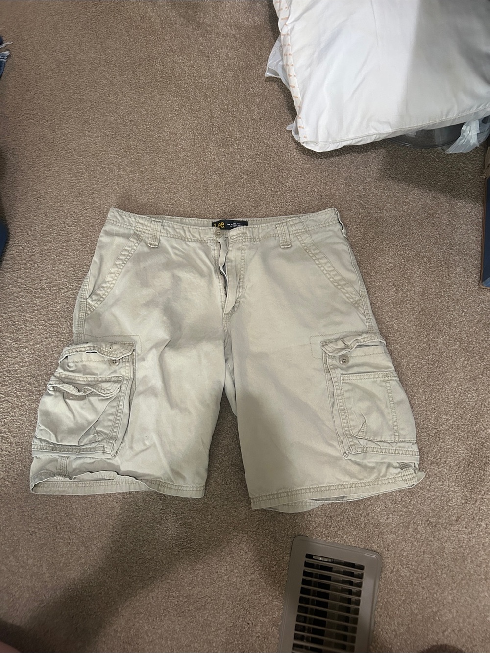 Lee Men's Cargo Shorts in Light Beige